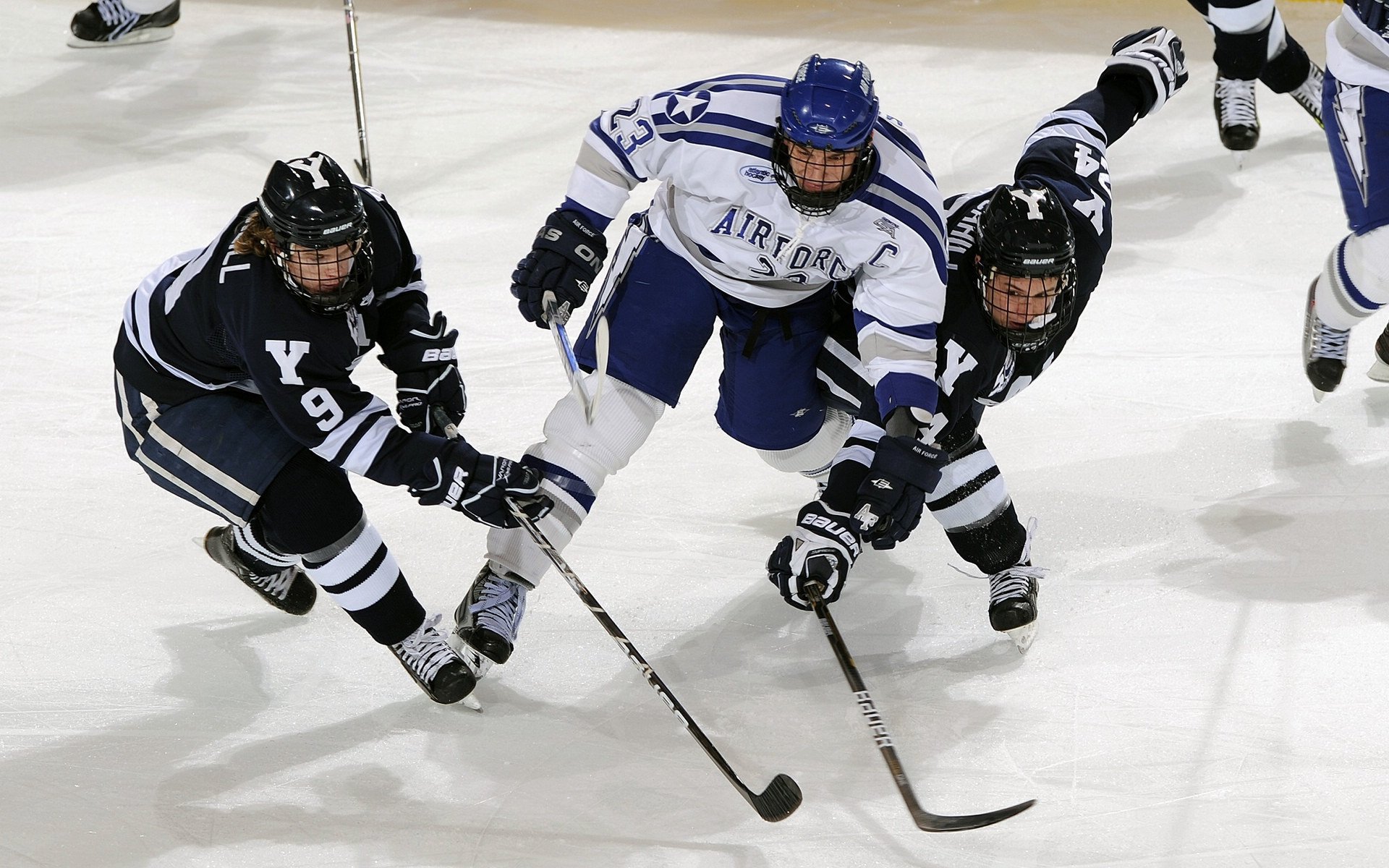 逆境中的“铁腕将军”：不屈不挠的领军人物